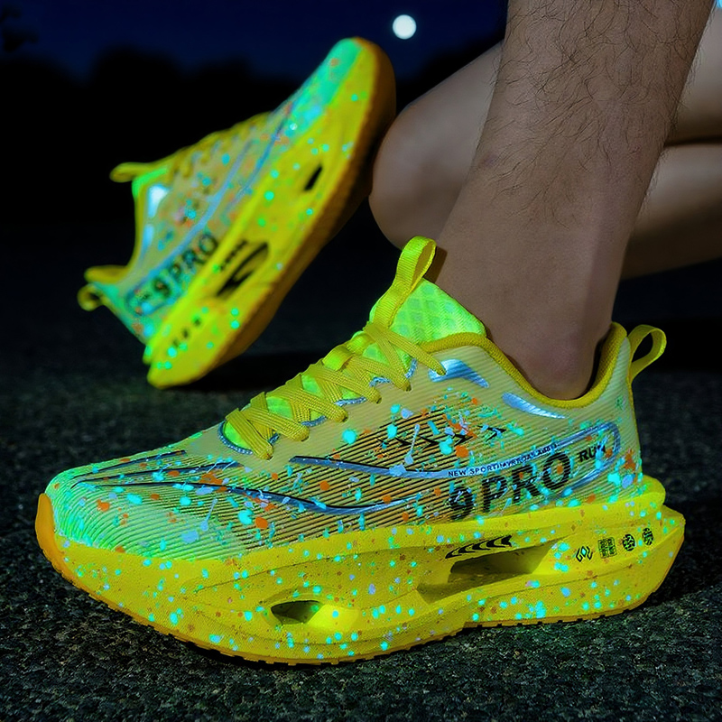 Reflective Night Running Shoes - Sepatu Lari Pria dengan Bantalan Sol